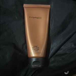MAC Strobe Body Lotion